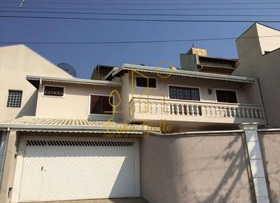 Casa, 3 quartos, 221 m² - Foto 1