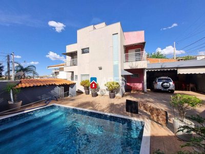 Casa, 3 quartos, 208 m² - Foto 1