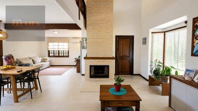 Casa, 4 quartos, 218 m² - Foto 1