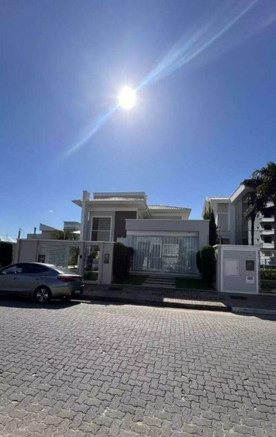 Casa, 3 quartos, 222 m² - Foto 1