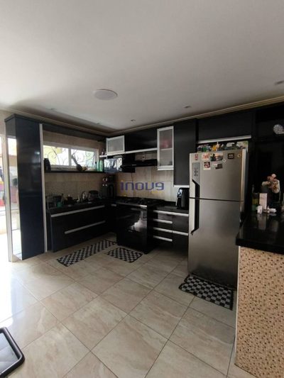 Casa, 4 quartos, 200 m² - Foto 4