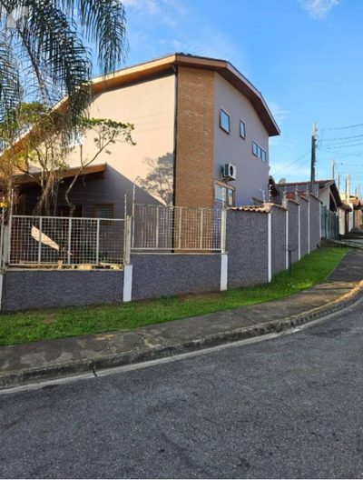 Casa, 4 quartos, 230 m² - Foto 1