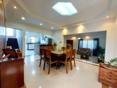 Casa, 4 quartos, 225 m² - Foto 2