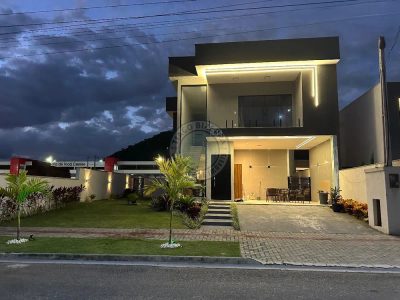 Casa, 4 quartos, 197 m² - Foto 1
