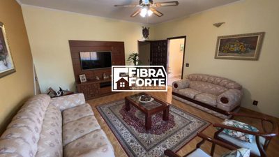 Casa, 3 quartos, 242 m² - Foto 1