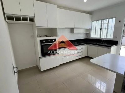 Casa, 3 quartos, 210 m² - Foto 1
