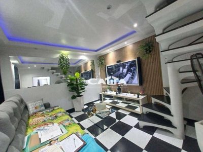 Casa, 4 quartos, 195 m² - Foto 1