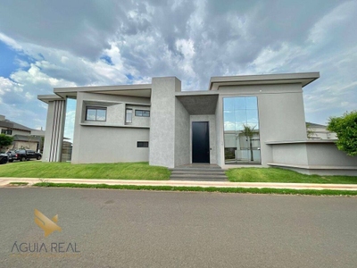 Sobrado, 3 quartos, 705 m² - Foto 1