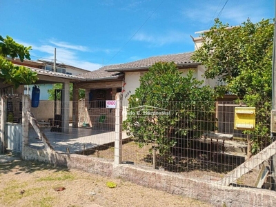 Casa, 5 quartos, 220 m² - Foto 1