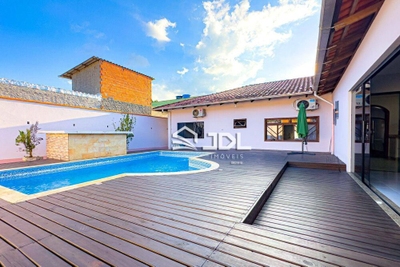 Casa, 4 quartos, 250 m² - Foto 1