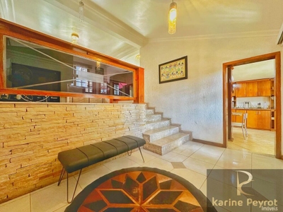 Casa, 3 quartos, 241 m² - Foto 1