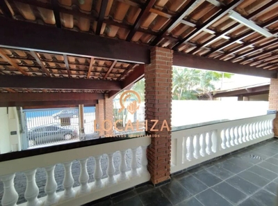 Casa, 4 quartos, 220 m² - Foto 1