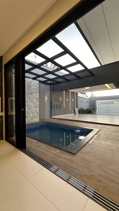 Casa, 4 quartos, 218 m² - Foto 1