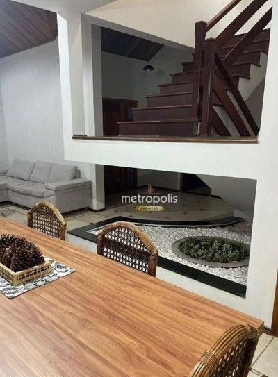 Sobrado, 4 quartos, 250 m² - Foto 1