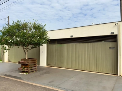 Casa, 4 quartos, 194 m² - Foto 1