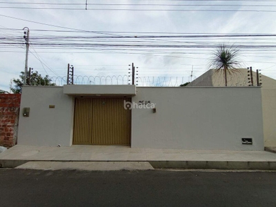 Casa, 4 quartos, 177 m² - Foto 1