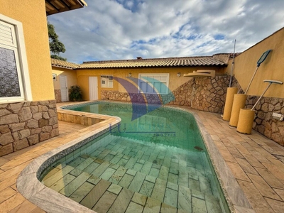 Casa, 4 quartos, 200 m² - Foto 1