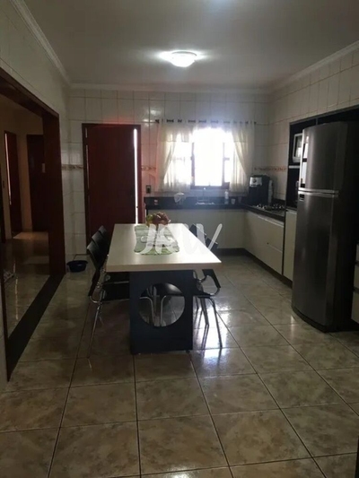 Casa, 3 quartos, 250 m² - Foto 2