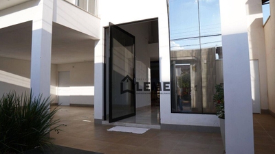 Casa, 4 quartos, 624 m² - Foto 1