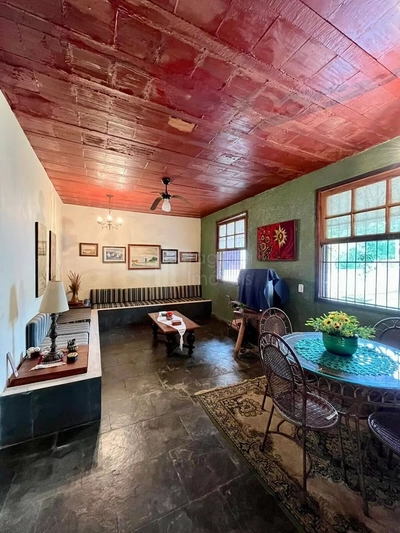 Casa, 6 quartos, 140 m² - Foto 1