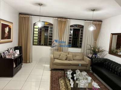 Casa, 3 quartos, 250 m² - Foto 1