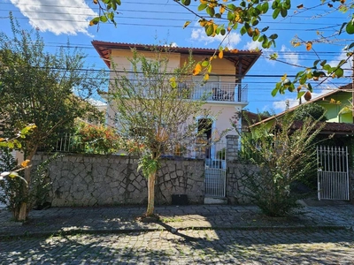 Casa, 4 quartos, 180 m² - Foto 1