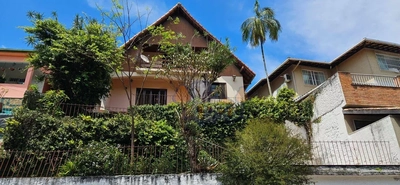 Casa, 4 quartos, 188 m² - Foto 1