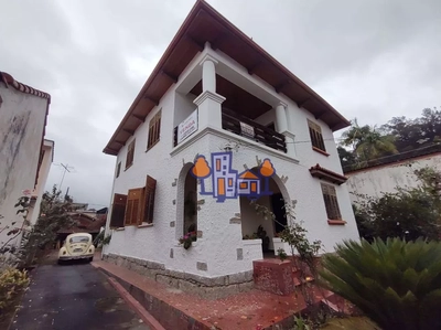 Casa, 4 quartos, 245 m² - Foto 1