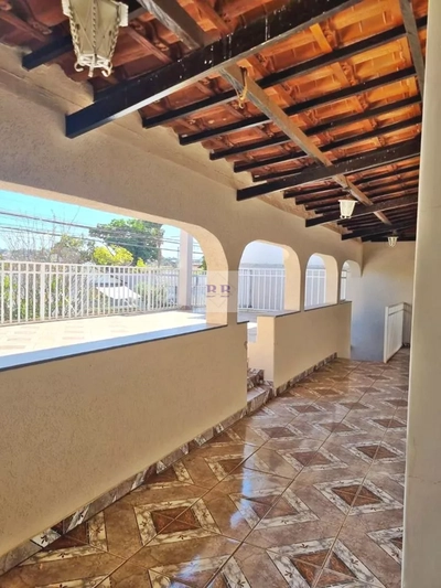 Casa, 3 quartos, 236 m² - Foto 1