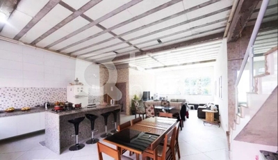 Casa, 3 quartos, 228 m² - Foto 1