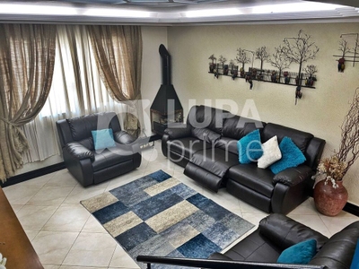 Casa, 3 quartos, 206 m² - Foto 1