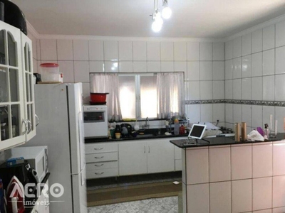 Casa, 3 quartos, 233 m² - Foto 2