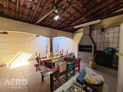 Casa, 3 quartos, 214 m² - Foto 1