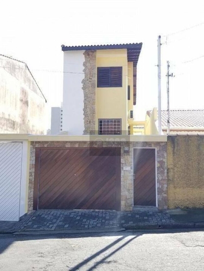 Sobrado, 3 quartos, 202 m² - Foto 1