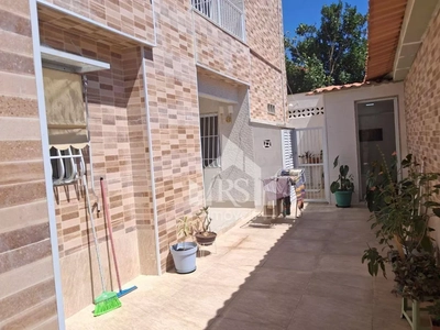 Casa, 4 quartos, 230 m² - Foto 1