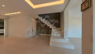 Cobertura, 3 quartos, 205 m² - Foto 1