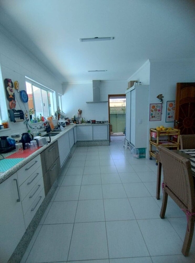 Casa, 4 quartos, 265 m² - Foto 1