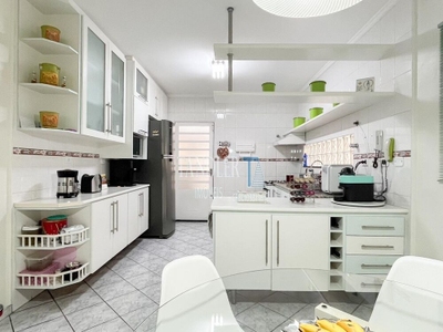 Casa, 3 quartos, 199 m² - Foto 2