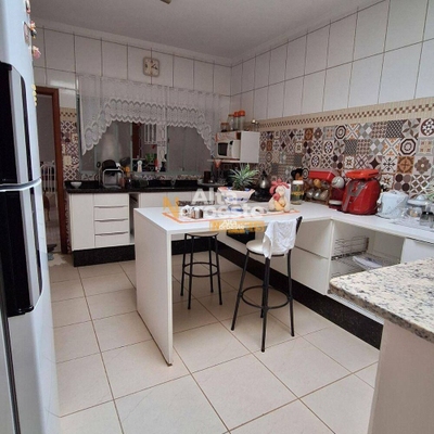 Casa, 3 quartos, 208 m² - Foto 1