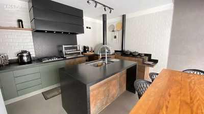 Casa, 3 quartos, 210 m² - Foto 4