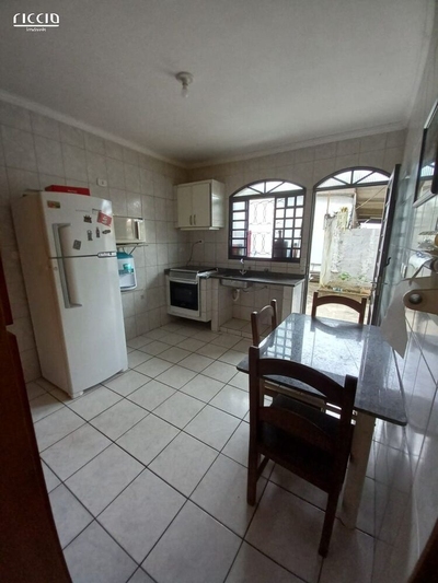 Casa, 3 quartos, 168 m² - Foto 2