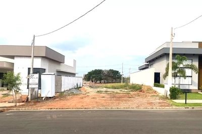 Loteamento e Condomínio, 300 m² - Foto 1