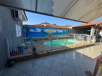 Casa, 3 quartos, 180 m² - Foto 1