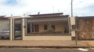 Casa, 3 quartos, 214 m² - Foto 1