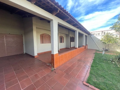 Casa, 3 quartos, 275 m² - Foto 1