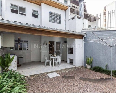 Casa, 4 quartos, 225 m² - Foto 1