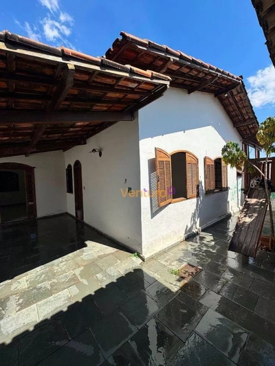 Casa, 4 quartos, 136 m² - Foto 1