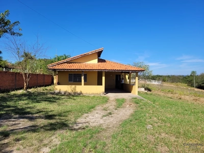 Chácara, 2 quartos, 2250 m² - Foto 1