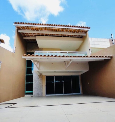 Casa, 4 quartos, 223 m² - Foto 1