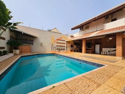 Casa, 3 quartos, 238 m² - Foto 1